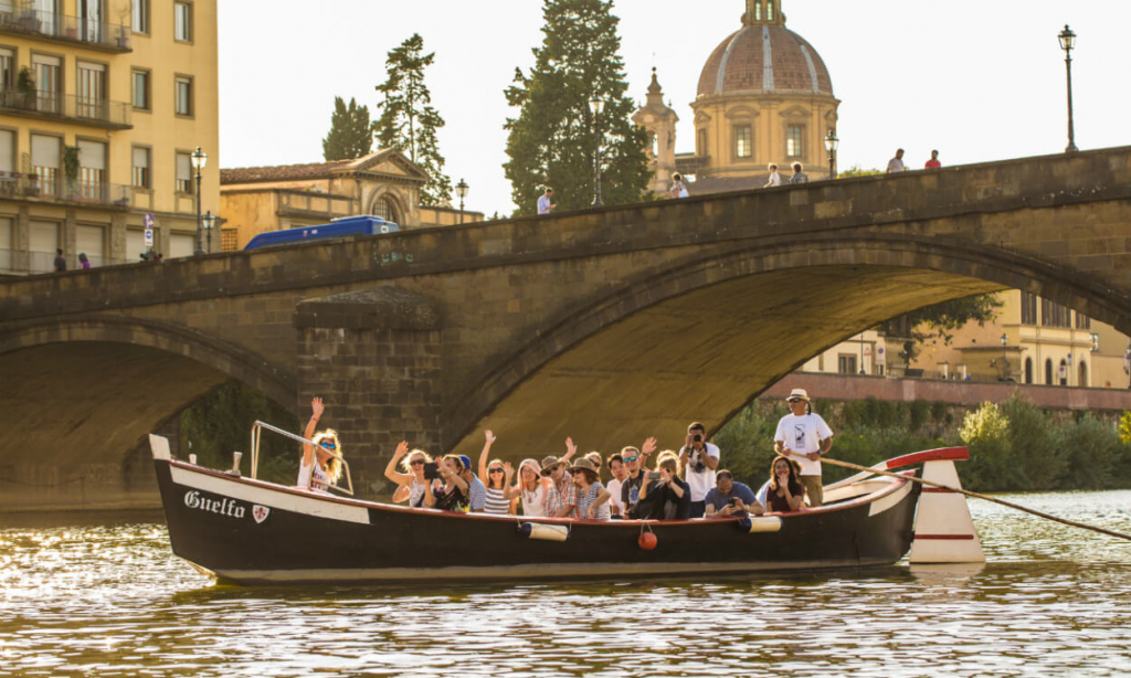 Scuola Toscanaの課外活動 Gita In Barca Sull Arno アルノ川下り Firenze Plus